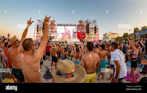 Der Jova Beach Party-Wahnsinn: Ein Sommer voller italienischer Sonne und Musikgenuss!